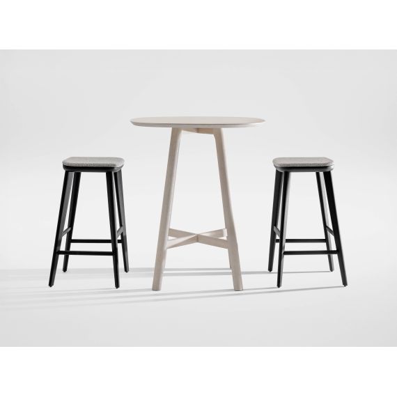 ZEITRAUM | Scun de bar Aeon, Material: Oak stained graphite black, 2 image